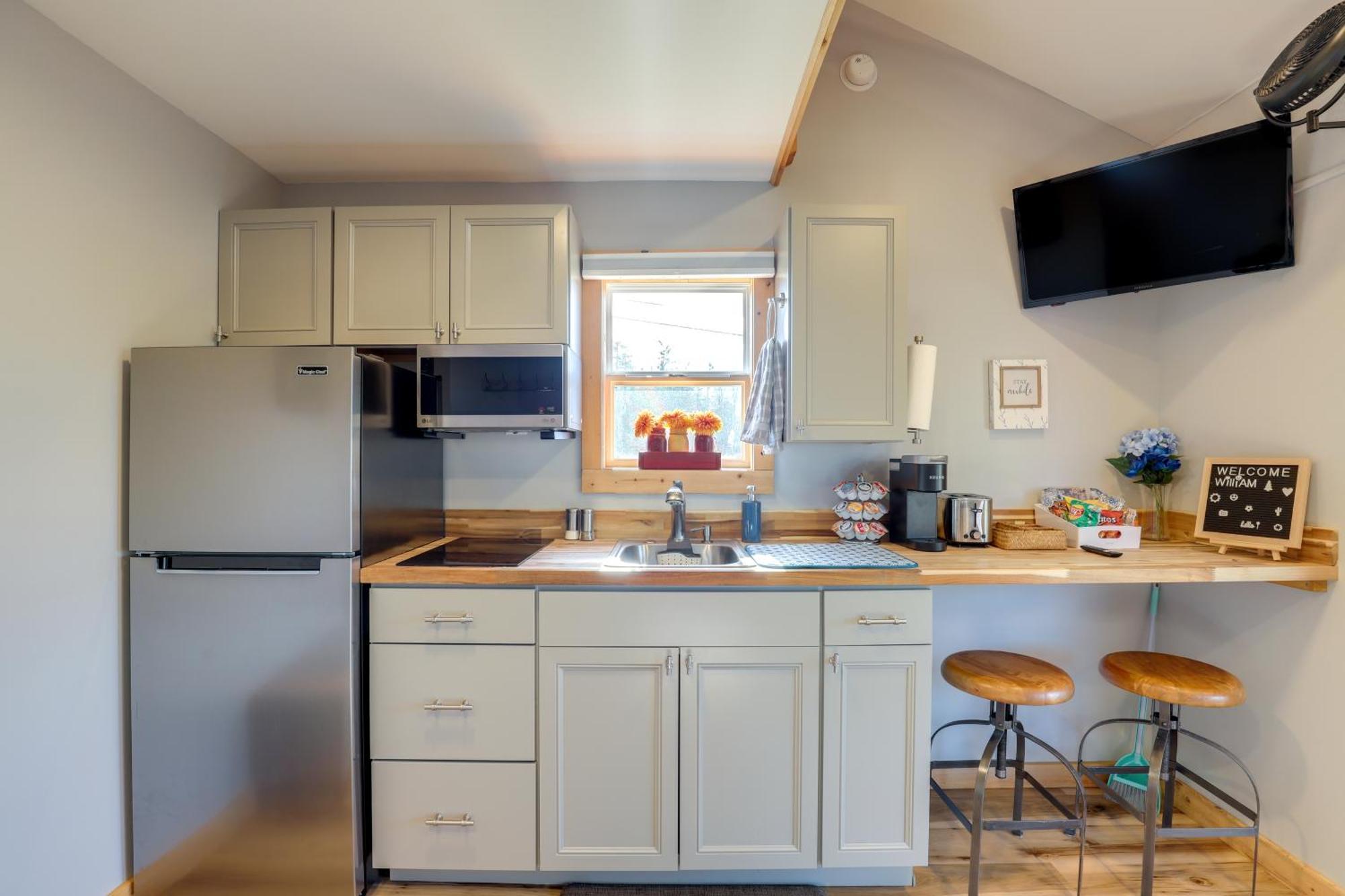 Marshall Studio With Loft, Hot Tub And Views! Экстерьер фото